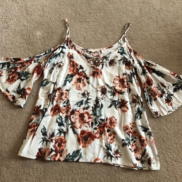 La Hearts Tops - Floral Blouse- Never Worn